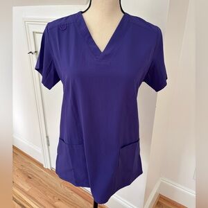 Hey grape scrub top size small